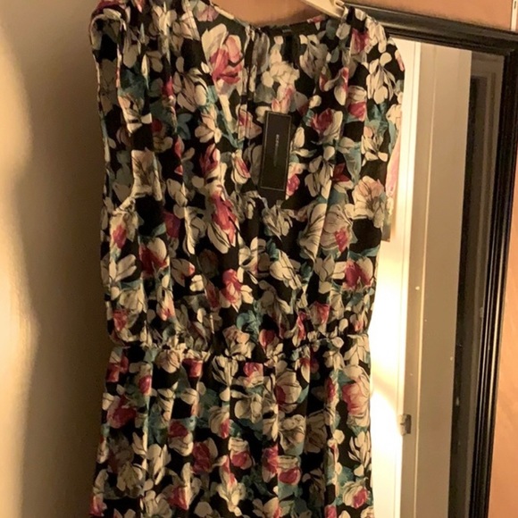 ⭐️2/$25⭐️ BCBGMAXAZRIA Romper - Picture 5 of 12
